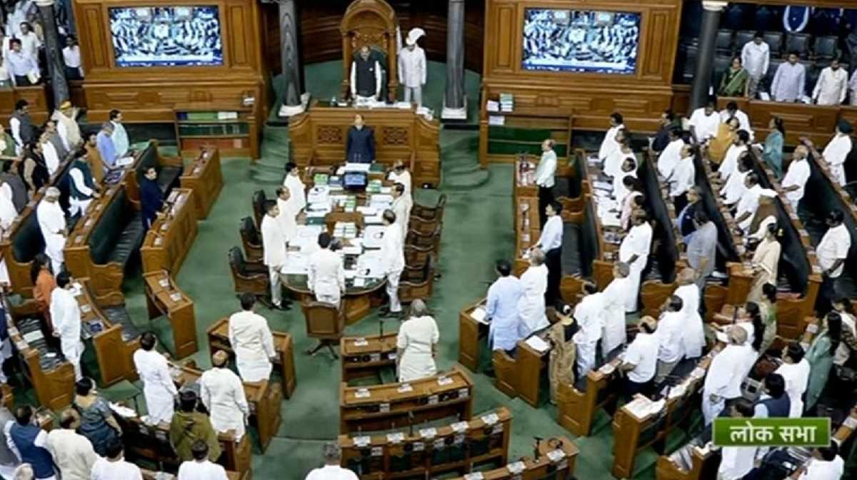 लोकसभा में हिरोशिमा और नागासाकी के परमाणु बम विस्फोटों में मारे गए लोगों को दी गई श्रद्धांजलि